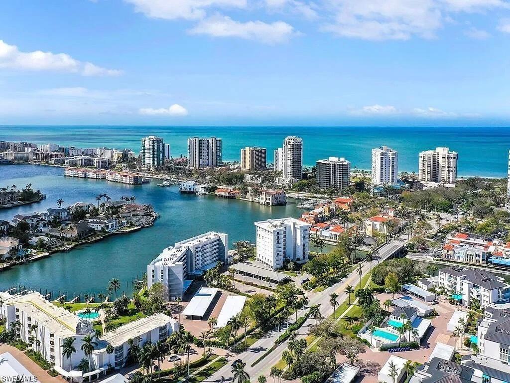 Pelican Point East on Venetian Bay